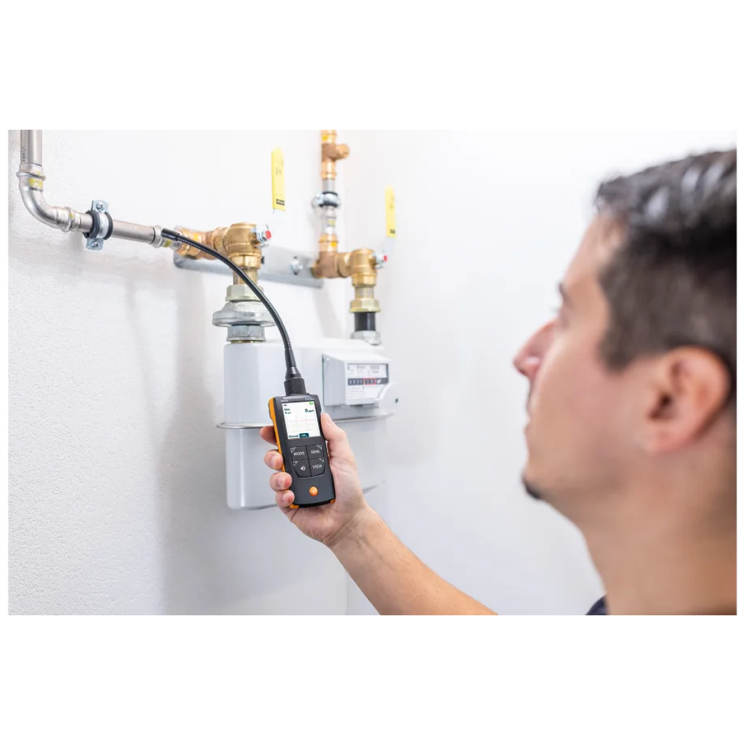 imgi_30_testo-515-application-gas-refrigeration-heating-leak-detection-14-1800x1200.png